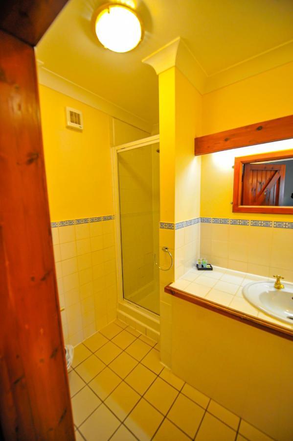 The Coachman Pub, Hartford, Room Only Hartford  ภายนอก รูปภาพ